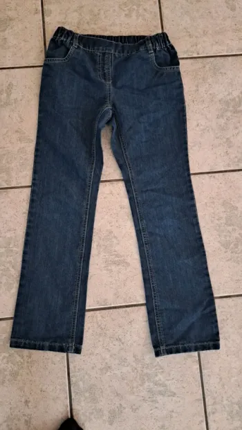 Jeans bleu, 9 ans