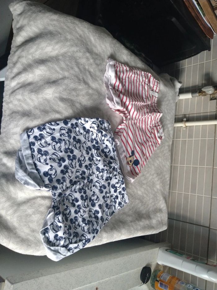 Lot de 6 tee shirts et 2 shorts Disney 12 mois - photo numéro 4