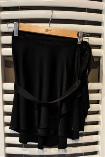 Jupe portefeuille satinée BERSHKA Taille S
