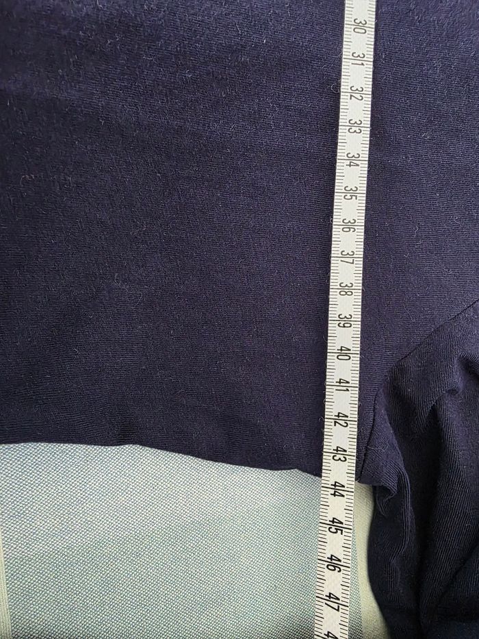 Tee-shirt, marine, en coton, en excellent état, largeur d'épaule 35cm, largeur sous bras 44cm, longueur 60cm, marque Kiabi =5€ - photo numéro 5
