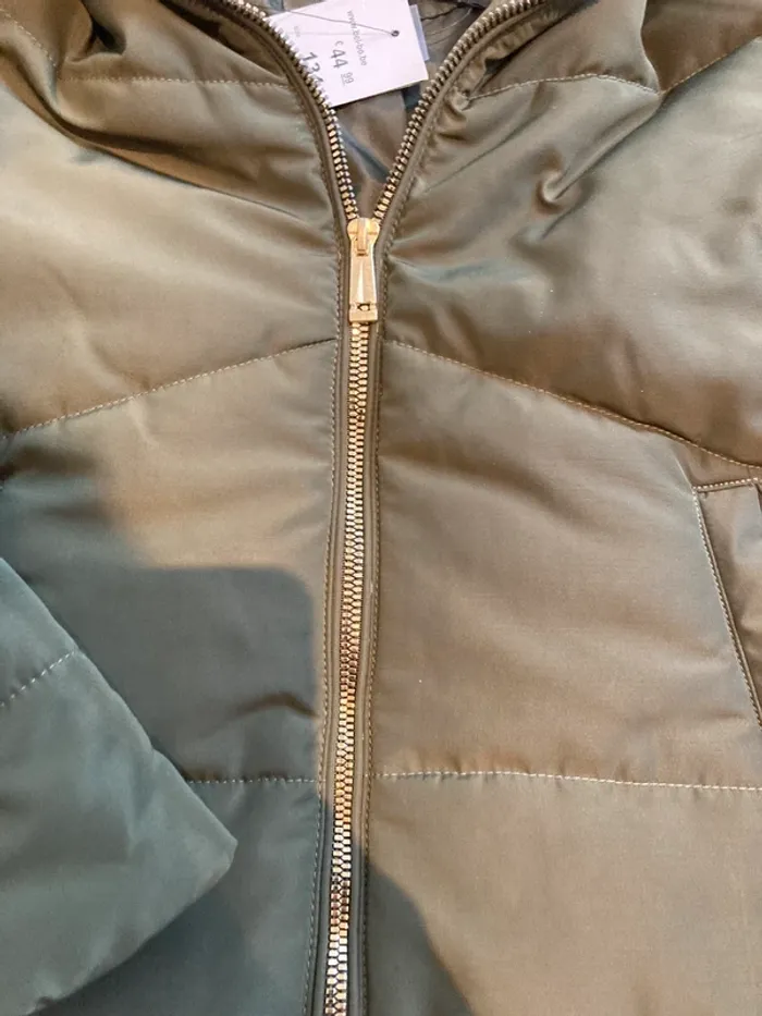 6 ans - Veste doudoune toute neuve avec étiquette - taille bien correctement - photo numéro 3
