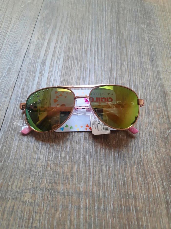 Lunettes de soleil enfant coeur
indice 3
neuf Claire's