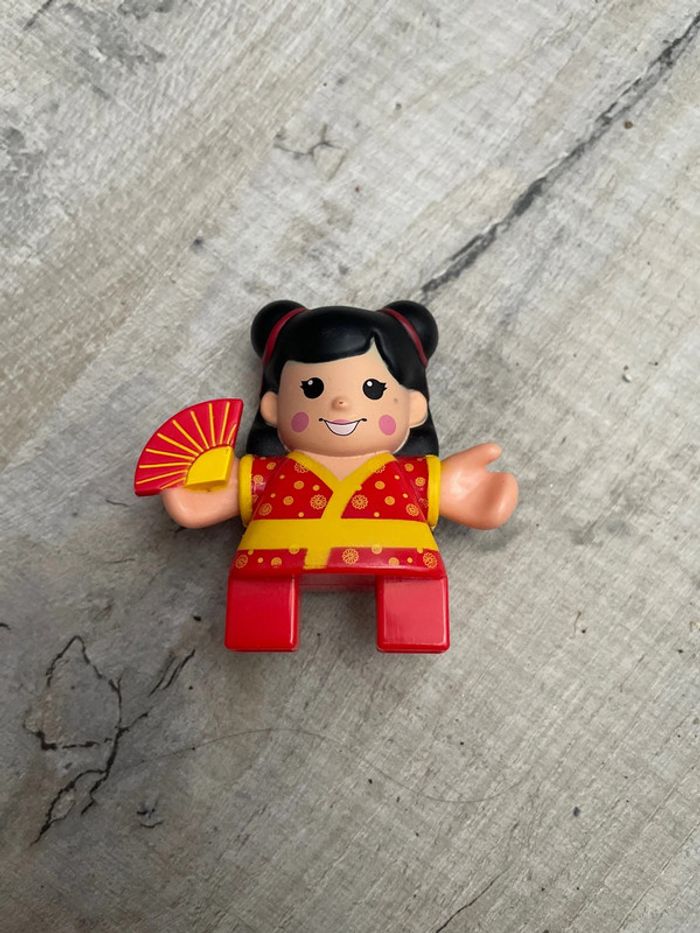 Très jolie figurine enfant