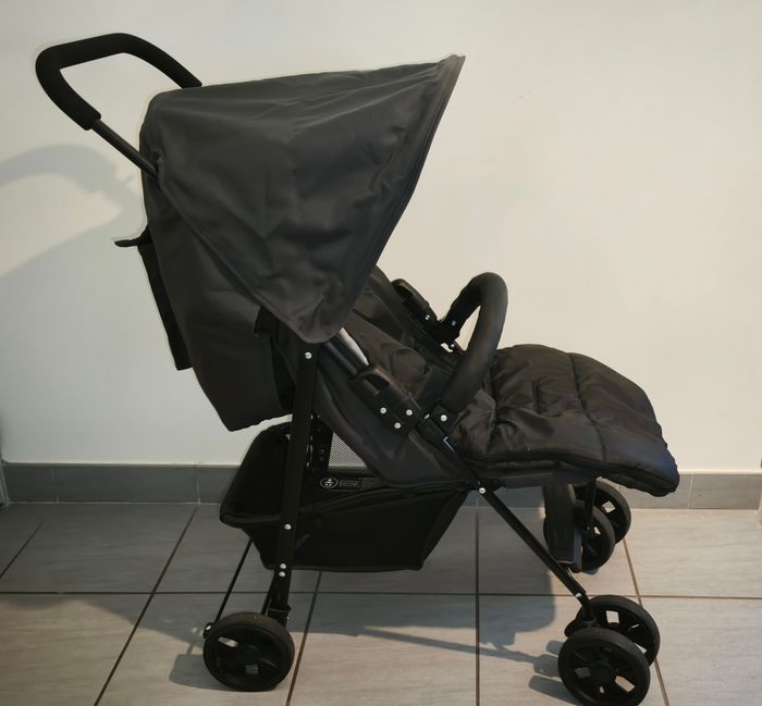 JE VENDRE  POUSSETTE - photo numéro 2