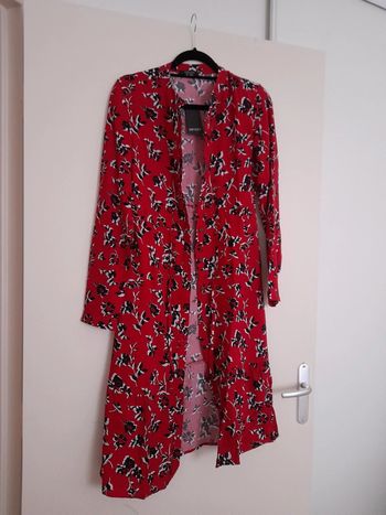 Jolie robe rouge fleurie taille 34 / 36 neuve avec  étiquette 🏷