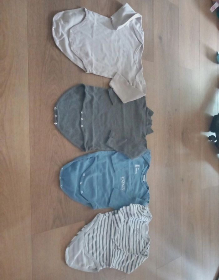 Lot vêtements garçon 24 mois - photo numéro 2
