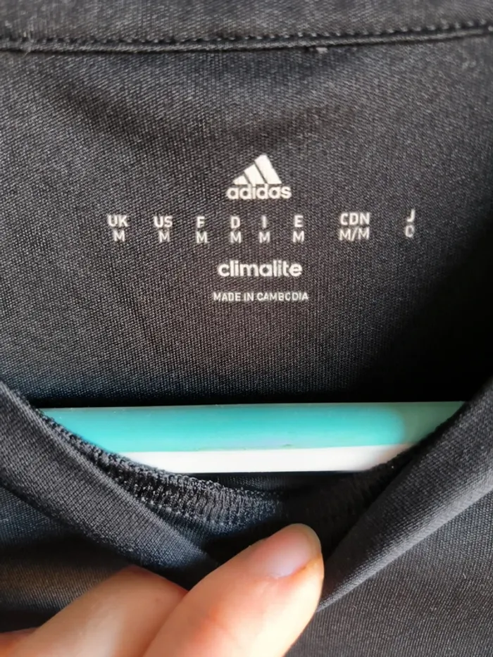 T-shirt adidas - photo numéro 2