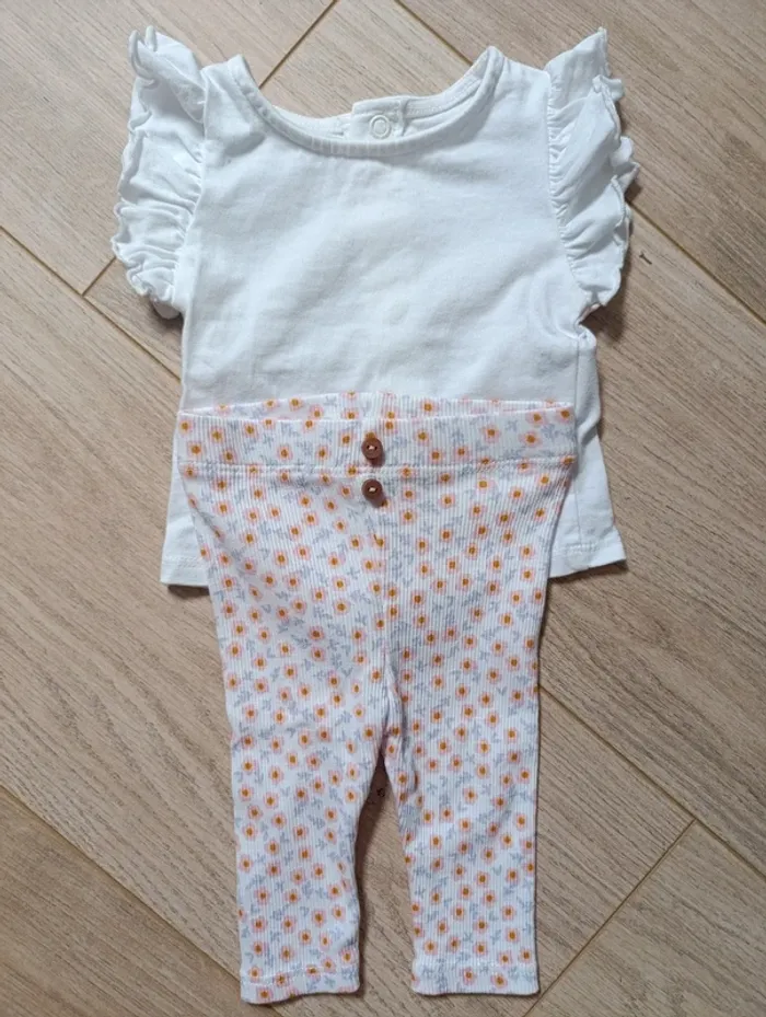 Ensemble fille taille 1 mois