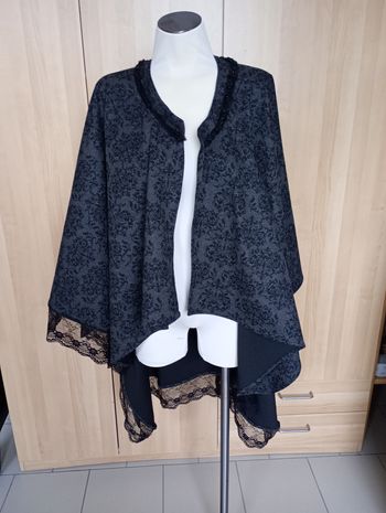 Cape velours dentelle