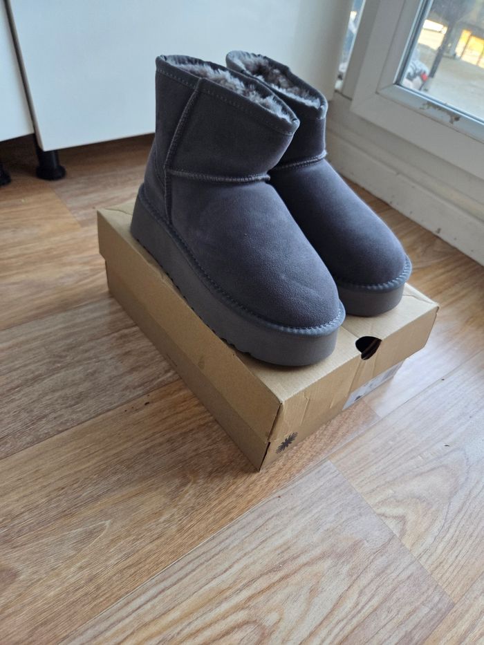 Bottine ugg grise neuve 39