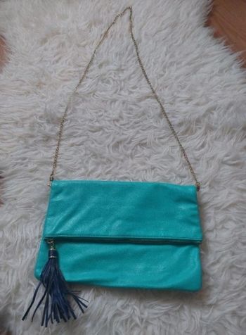 Pochette/clutch/sac bleue avec chainette dorée et pompon H&M TBE