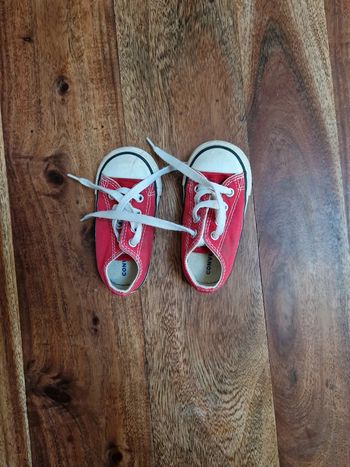 Converses Rouges