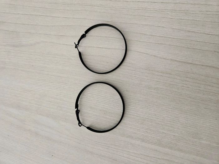 Boucle d'oreille anneaux noires