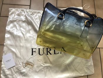 Sac Candy bag bicolore jaune et bleu Furla