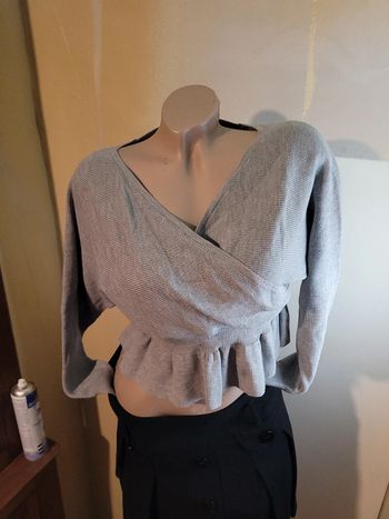 Pull sexy, court, cache cœur, froufrou