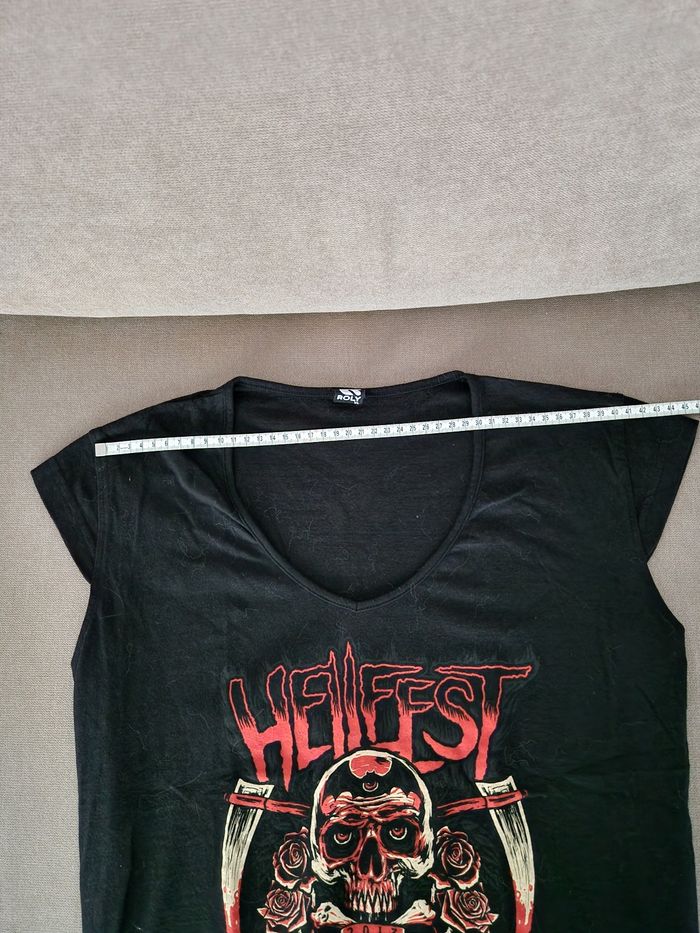 Tee-shirt noir avec motif crâne avec roses rouge, Hellfest édition 2013 - photo numéro 6