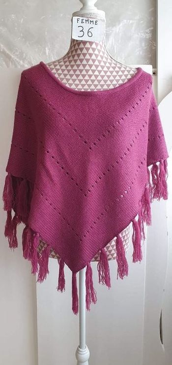 Poncho, rose/violet, en acrylique, en très très bon état, longueur 63cm, marque Efratis =6€