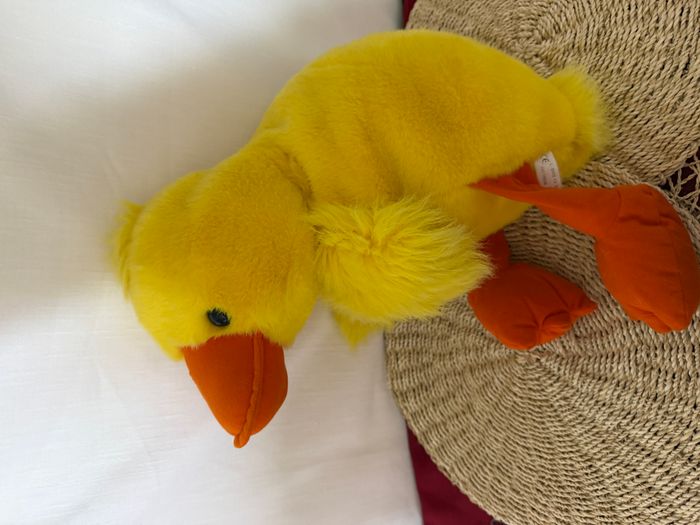 Peluche - Cache pyjama, canard jaune, allongé - photo numéro 4