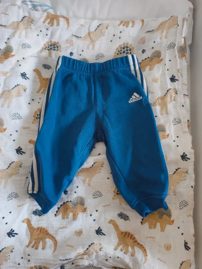 Bas de survêtement adidas 12 mois excellent état
