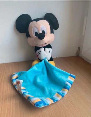 Doudou Mickey disney