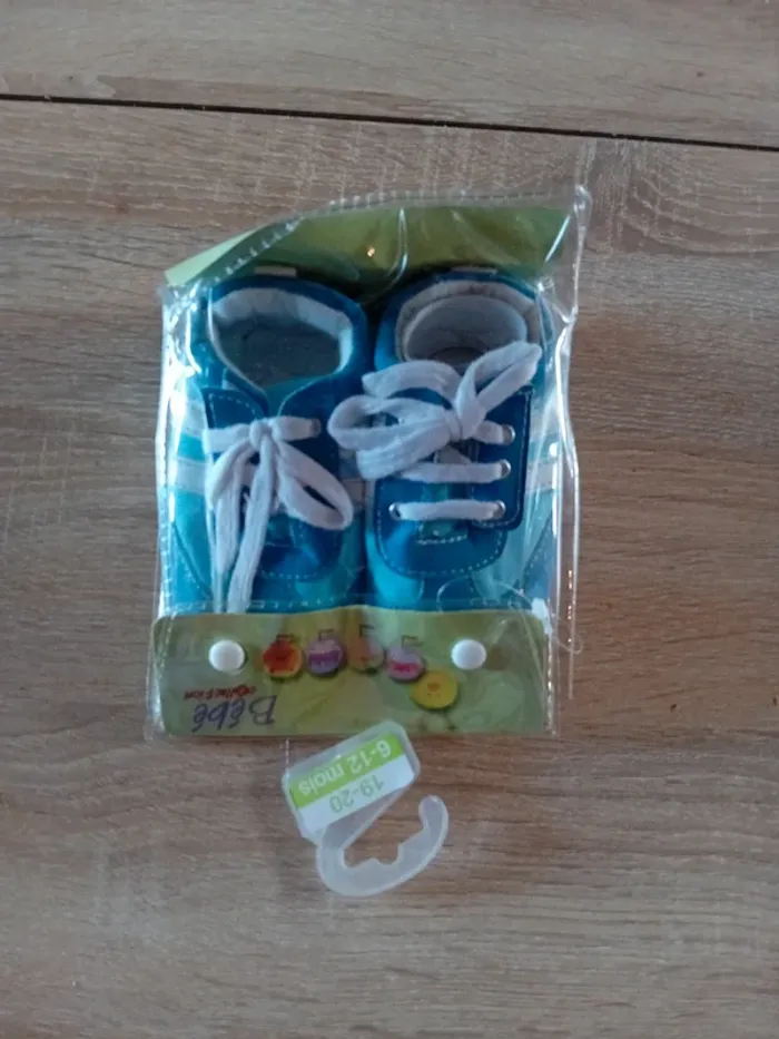 Baskets bleues