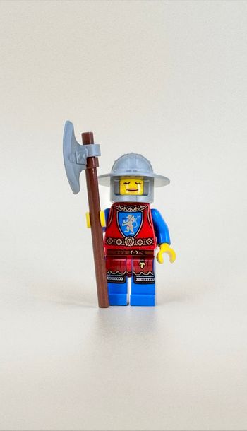 Lego Figurines Castle : Femme Lion Knight, visage double expression, endormie sur son arme - NEUF