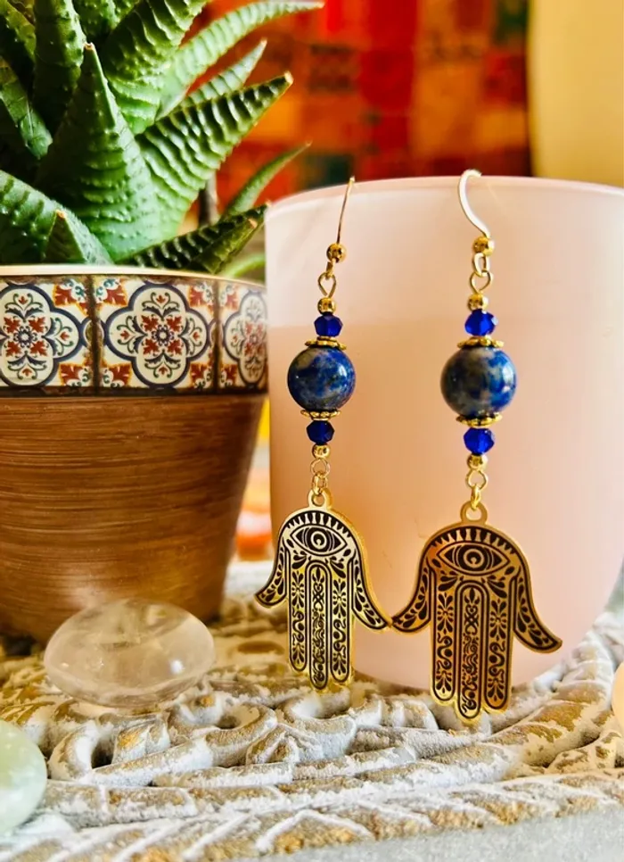 💙🪬Boucles d’oreilles tendance bohème spirituelle Khamsa Lapis-lazuli oriental Vibes earrings🪬💙 - photo numéro 3