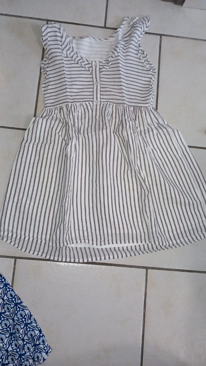 Robe ecrue et taupe tape à l'œil rayée 8 ans tbe