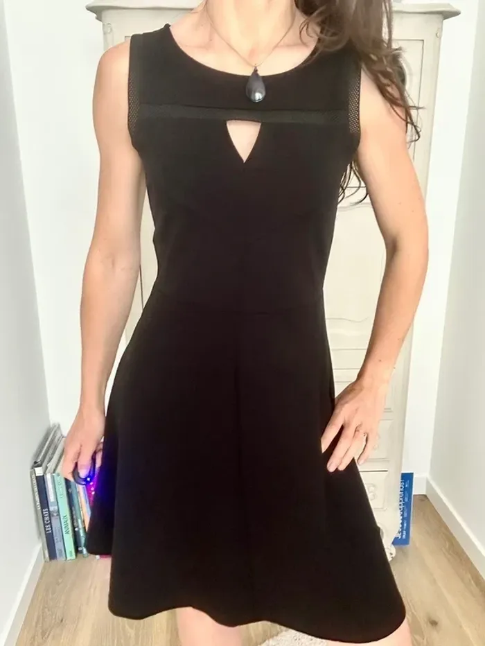 Magnifique robe patineuse noire Naf Naf – Taille M - photo numéro 3