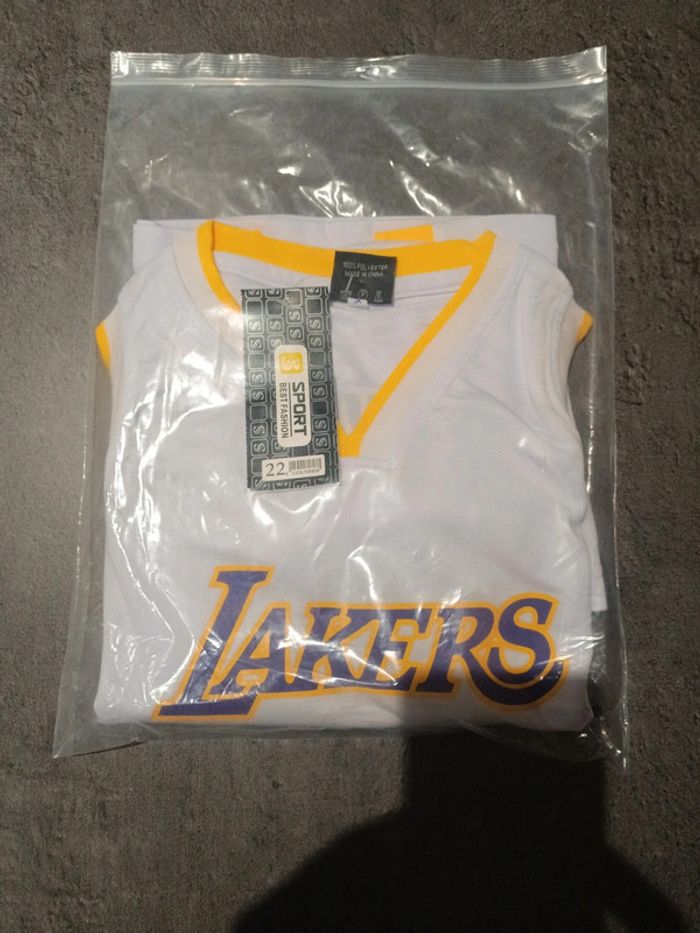 Tenue NBA Los Angeles Lakers Kobe Bryant blanc. T.22 - photo numéro 5