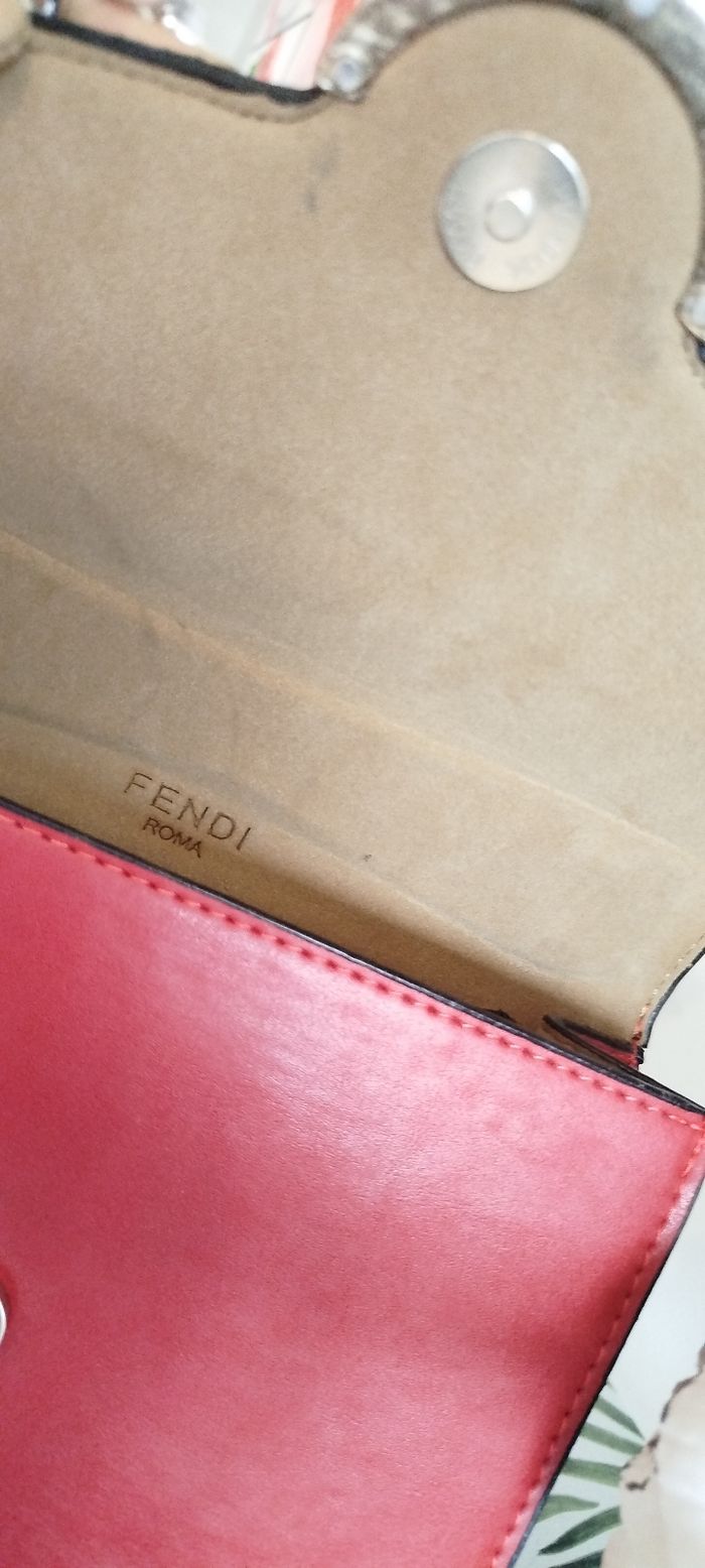 ✨ Sac Fendi bandoulière petit modèle – Daim noir & rouge vif – Authentique ✨ - photo numéro 3
