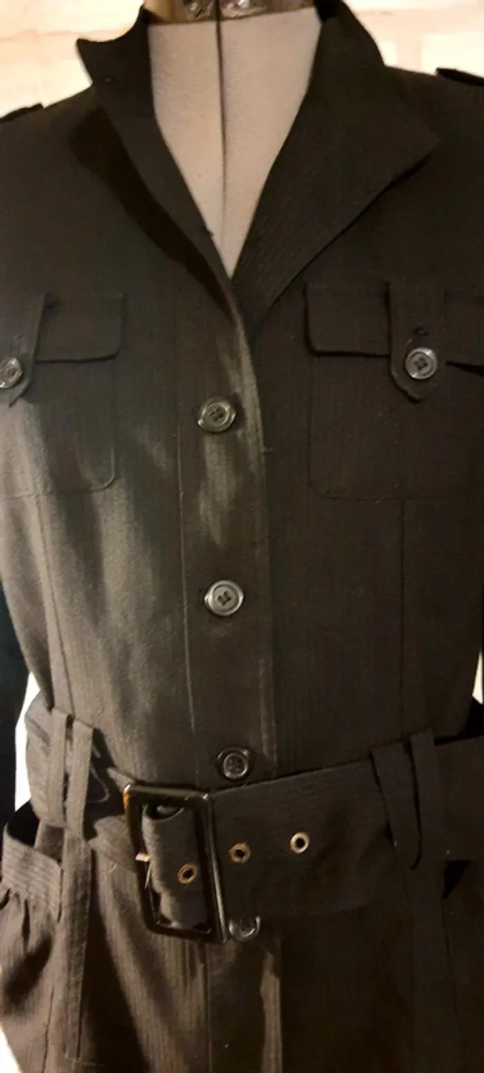 Jolie veste noire fines rayures - photo numéro 2