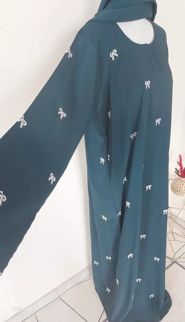 Robe Dubai avec motifs neuve - photo numéro 2