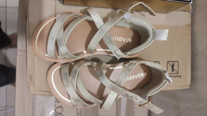 Chaussures été neuves taille 24