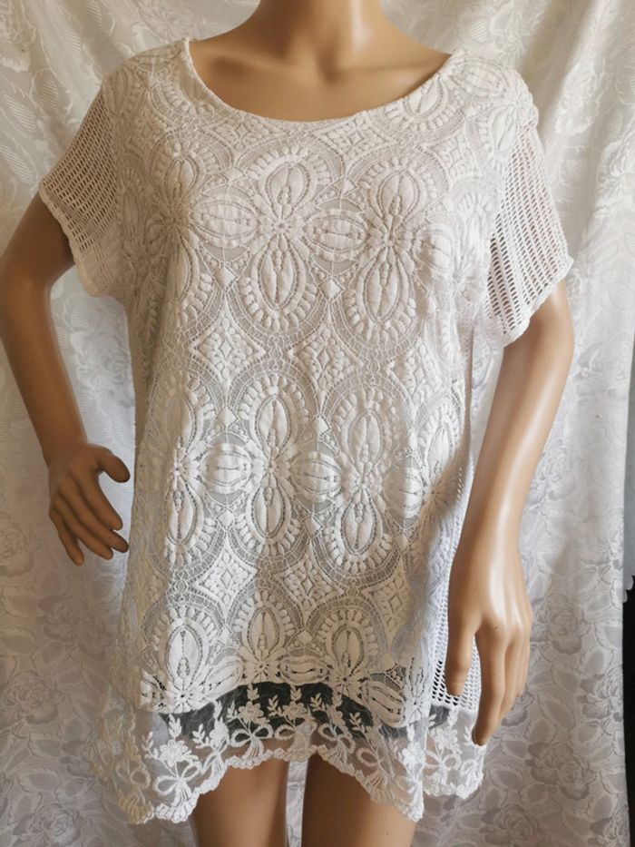 Blouse dentelle. Blanc. Taille 42
