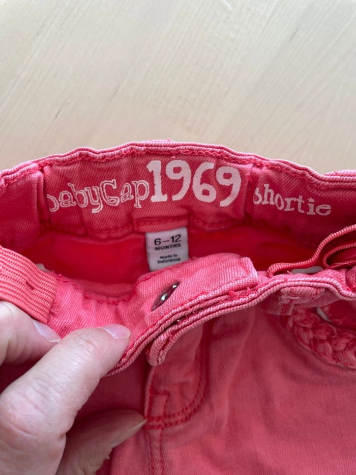 Lot de 2 shorts babygap1969 taille 6-12 mois - photo numéro 2