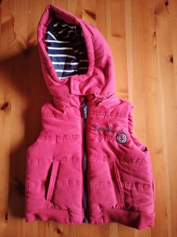Veste sans manche rouge Little Marcel taille 24 mois