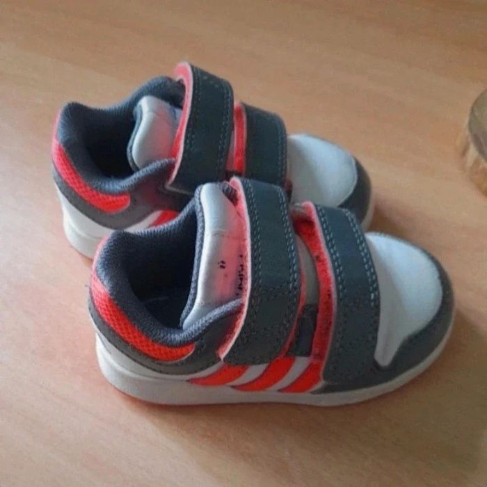 Basket Adidas taille 20 - photo numéro 4