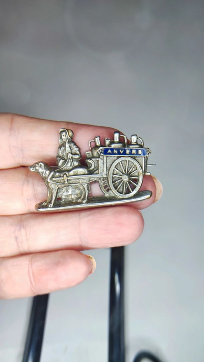 Broche ancienne Anvers