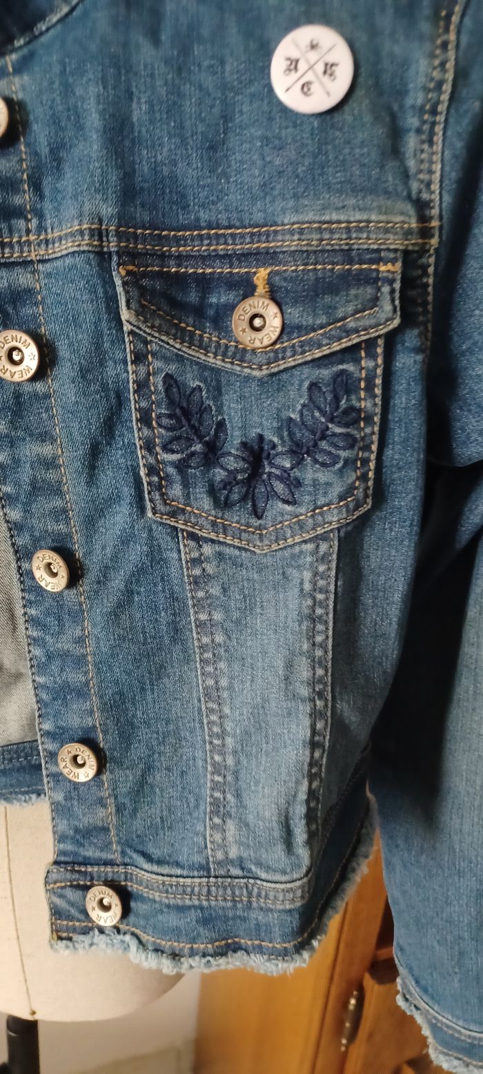 Très jolie veste jeans fille T 10 ans - photo numéro 3