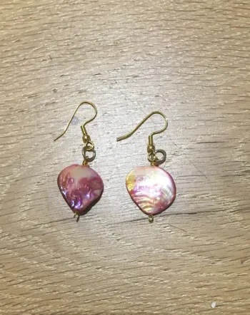 Boucles d’oreilles en nacre rose