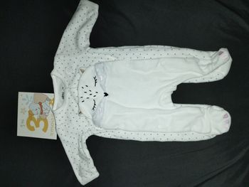 Pyjama 3 mois blanc avec touches de rose