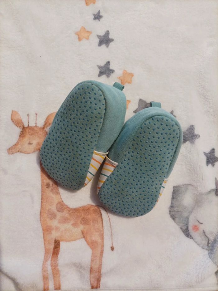 Chaussons en simili cuir - photo numéro 2