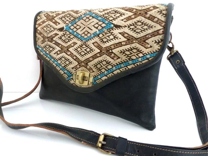Sac bandoulière NEUF pochette cuir noir pleine fleur tannage naturel & Laine Kilim - Besace ethnique - photo numéro 3