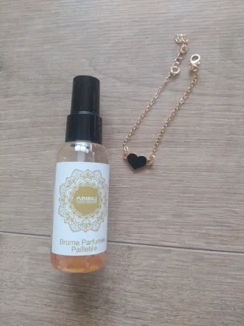 Brume parfumée paillettée Purabali et bracelet coeur