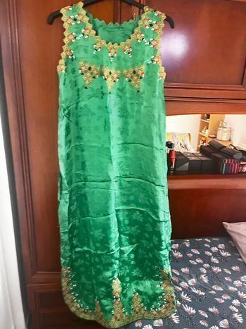 Robe kabyle brodé pour femme, tissu satiné vert