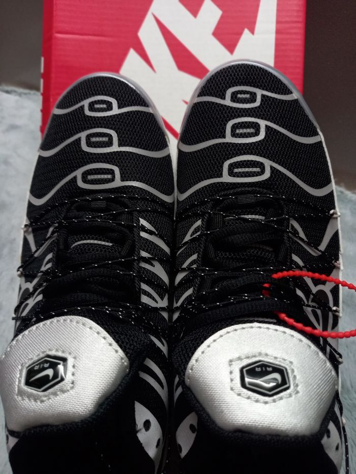 Baskets Air Max TN blanc et noir,  taille 43 - photo numéro 2