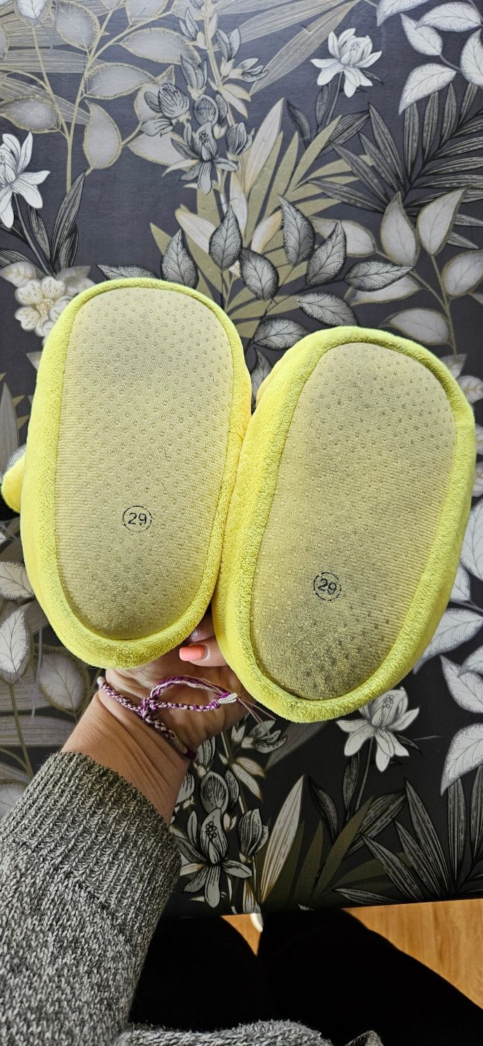 Pantoufles pikachu - photo numéro 5