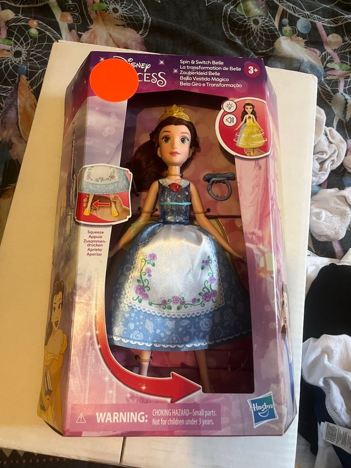Poupée Disney Princesse Belle avec robes interchangeables