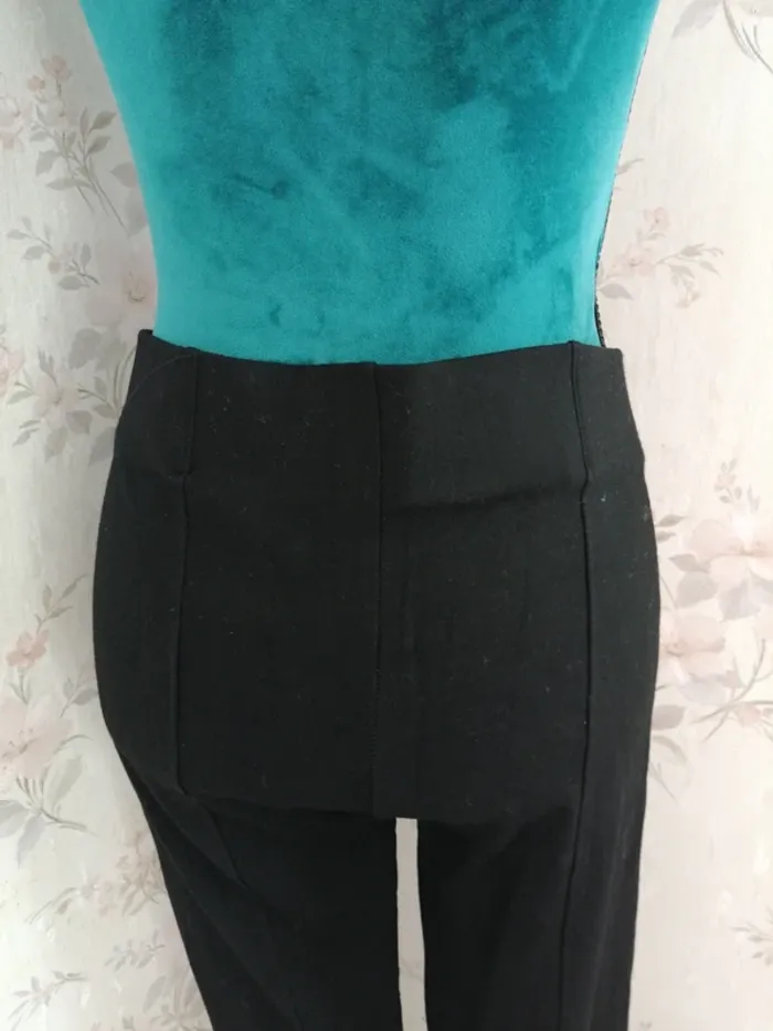 Pantalon fuseau noir avec lignes sur le devant et le derrière / H&M / (M) - photo numéro 6